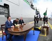 قائد القوات البحرية يطلق سفينة جلالة الملك “الجبيل”.. وهذه قدراتها العسكرية (صور)