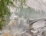 شاهد.. انهيار الجسور جراء الفيضانات في باكستان