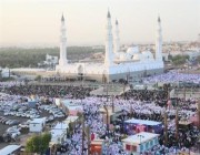 تصوير جوي مهيب لحشود المصلين خلال صلاة عيد الفطر بمسجد قباء
