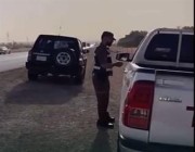 منها زيادة الحمولة.. رصد عدة مخالفات على طريق “الرياض ـ المزاحمية” (فيديو)