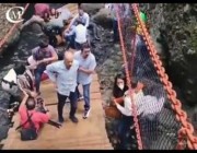 انهيار جسر وعلى متنه عدد من الأشخاص بعد ساعة من افتتاحه بالمكسيك
