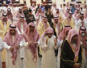 سمو أمير الرياض يؤدي صلاة الميت على الأمير تركي بن سعود بن تركي بن سعود بن عبدالعزيز