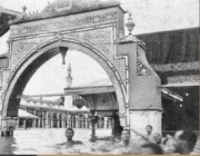 صورة تاريخية لصحن مسجد الحرم مغمورًا بمياه السيول قبل 80 عامًا
