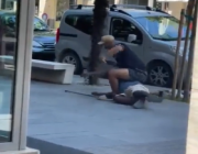 ألح عليه للحصول على المال.. فيديو لاعتداء شخص على بائع متجول بضـربه حتى الوفاة في إيطاليا