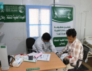 100 مستفيد من عيادات مركز الملك سلمان في مخيم وعلان للنازحين