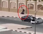الكويت.. شخص يعتدي بوحشية على امرأة في الشارع العام والجهات الأمنية تطيح به