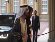محمد بن راشد يصل إلى قصر باكنغهام لتقديم واجب العزاء بوفـاة الملكة إليزابيث (فيديو)