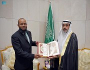 وزير الدولة للشؤون الإسلامية المالديفي يزور مجمّع الملك فهد لطباعة المصحف الشريف