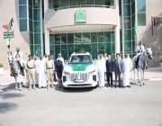 “شرطة دبي” تضيف أول سيارة كهربائية فارهة لأسطول دورياتها