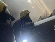 “مدني الأحساء” يخمد حريقاً بمصنع مواد غذائية دون إصابات (صور)
