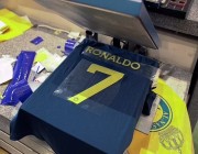 إقبال كبير على شراء قميص رونالدو في متاجر النصر (فيديو)