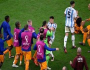 مشادة واشتباك بين لاعبي هولندا والأرجنتين في كأس العالم 2022 (فيديو وصور)