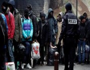 منظمات تتّهم فرنسا بمحاولات “مخزية” لترحيل مهاجرين إلى سوريا