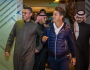 وصول مدرب فريق الهلال والنصر “غاياردو” إلى الرياض (صور)