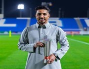 سالم الدوسري يتسلم جائزة أفضل لاعب في يناير بدوري روشن
