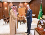 الأمير عبدالعزيز بن سعد يستقبل سفير الجزائر لدى المملكة