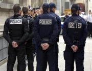 الشرطة الفرنسية تحقق في دخول شاب إلى قسم وخروجه مسلحاً ومرتدياً بزة