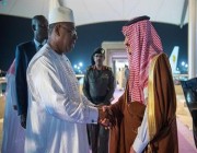 رئيس السنغال يؤدي مناسك العمرة