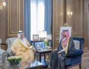 أمير الحدود الشمالية يستقبل سفير البحرين لدى المملكة