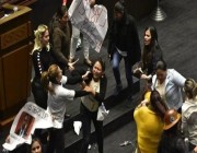شجار وتلاسن تحت قبة برلمان بوليفيا بسبب محافظ