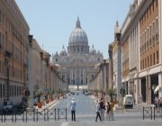 “اقتحام” مدخل الفاتيكان