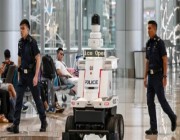 روبوت شرطي لضبط الأمن بشوارع سنغافورة