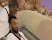  

"الرحماء يرحمون".. معاق يساعد آخر على الصعود لجبل الرحمة بمشعر عرفات