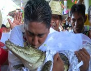 مسؤول مكسيكي يتزوج “أنثى تمساح”