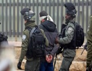 الاحتلال يعتقل 8 فلسطينيين بالضفة الغربية