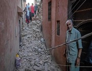 زلزال المغرب.. أب مفجوع يبحث عن أطفاله تحت الأنقاض (فيديو)