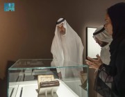الأمير فيصل بن سلمان يزور معرض “رحلة الكتابة والخط” بنسخته الثانية