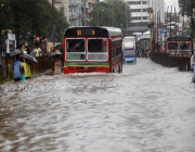 الهند: استمرار عزلة آلاف الأشخاص بسبب دمار الجسور والطرق جراء الفيضانات