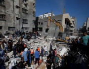انتشال 15 شهيدا منهم نساء وأطفال من منزل تعرض للقصف شمال قطاع غزة