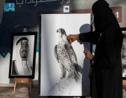 شموخ الشاهين وهيبته في أعمال تشكيلية بمعرض الصقور والصيد السعودي الدولي