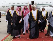 وزير الخارجية يصل إلى سلطنة عمان