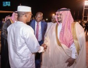رئيس جمهورية تشاد يصل الرياض وفي مقدمة مستقبليه نائب أمير المنطقة