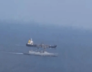 البحرية الهندية تعتلي السفينة المختطفة في بحر العرب