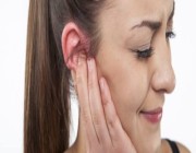 "6" أعراض لالتهاب الأذن لا يجب أن تتجاهلها
