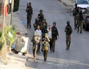 الاحتلال يعتقل عشرات الفلسطينيين في خان يونس