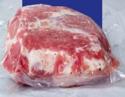 “الغذاء والدواء”: لا تحفظوا اللحوم بأكياس النفايات