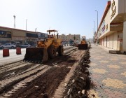 بلدية سراة عبيدة تعيد الطريق الرئيسي إلى وضعه السابق “مسارين”