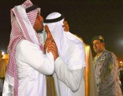 بالصور لماذا قام اللواء ركن الشهري بتقبيل يد هذا العسكري !
