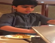بالفيديو أب سعودي يفاجئ ابنه  الناجح بجوال ايفون هدية 