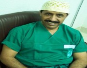 قصة كفاح طبيب سعودي.. بدأ حياته حطاباً بالأسواق فأصبح من أكبر جراحي الوجه والفكين بالعالم