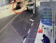  “شاهد.. مركبة تقتحم أحد المحلات التجارية  بنجران وتقتل عاملاً” 