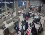 شاهد.. لحظة فرار جماعي من مقهى أثناء وقوع زلزال العراق