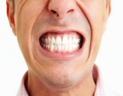 4 طرق منزلية لإزالة جير الأسنان والتخلص من رائحة الفم الكريهة