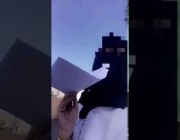 “ممرضة” تُسيء لموظفين بحركة نابية في مقطع فيديو.. و”صحة عسير” توقفها وتحيلها للتحقيق