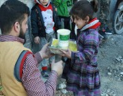 بالصور.. مركز الملك سلمان للإغاثة يقدم مساعدات إغاثية عاجلة في الغوطة الشرقية
