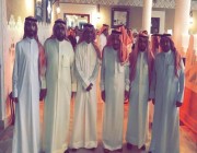 الملك سلمان يستقبل في قصره أبناء الشاعر الكويتي محمد الخس